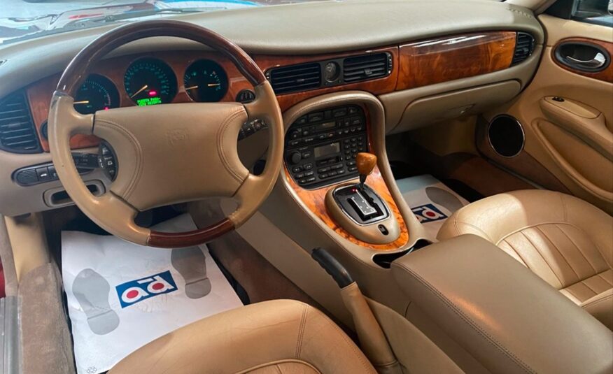 JAGUAR Xj8 3.200