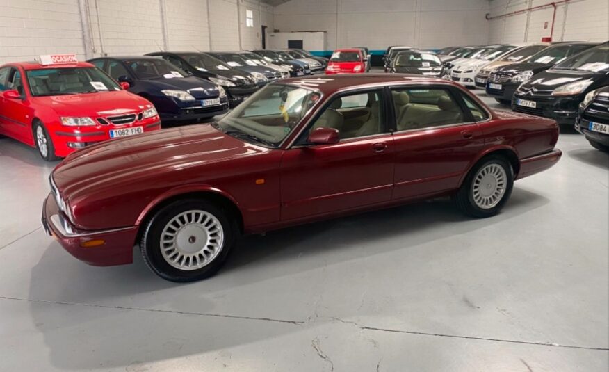 JAGUAR Xj8 3.200
