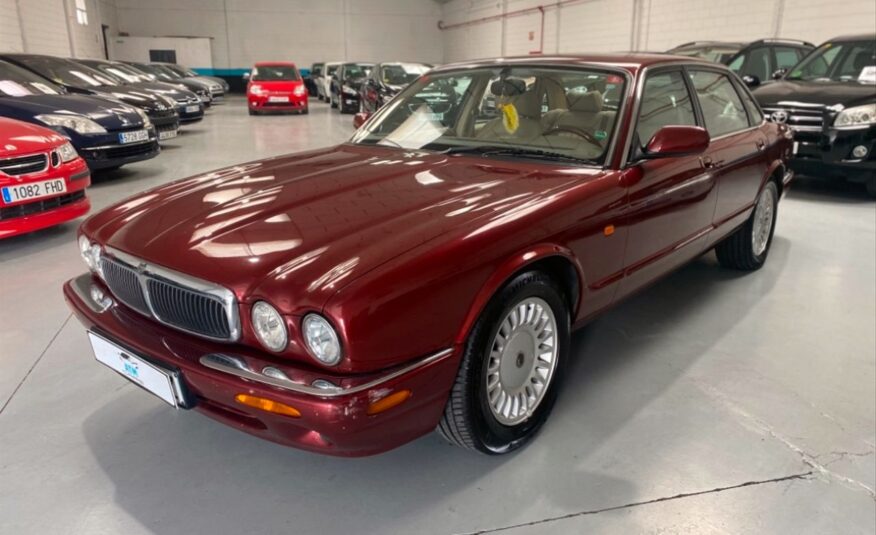 JAGUAR Xj8 3.200