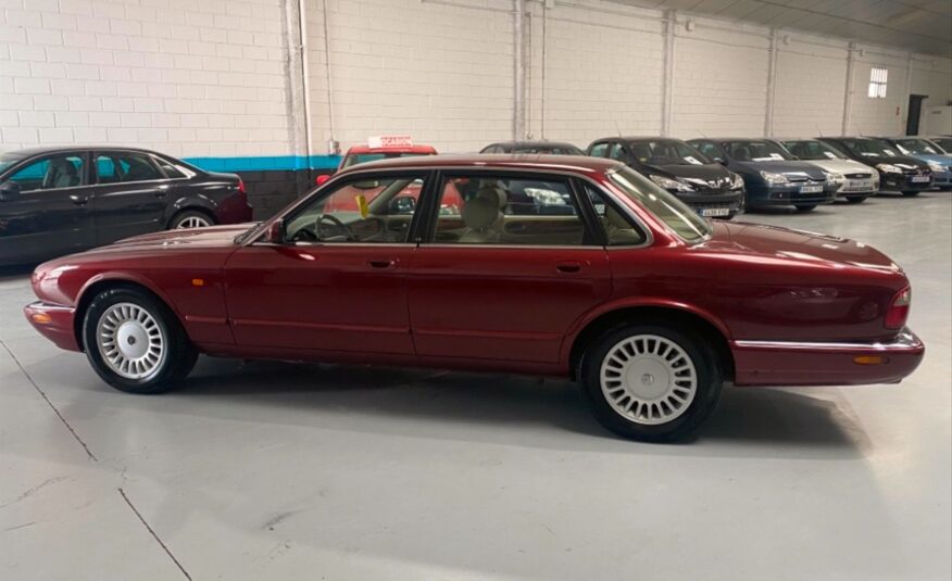 JAGUAR Xj8 3.200