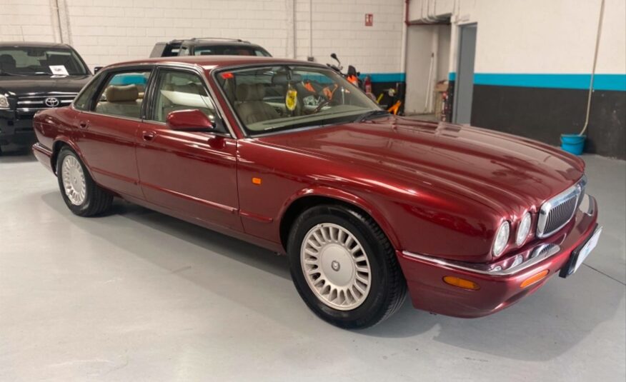 JAGUAR Xj8 3.200