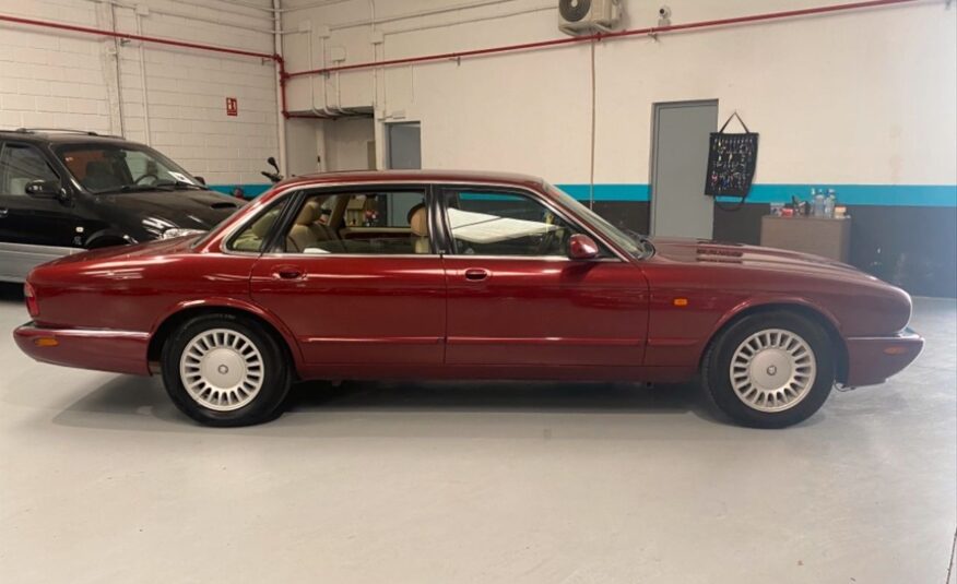 JAGUAR Xj8 3.200