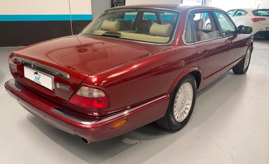 JAGUAR Xj8 3.200