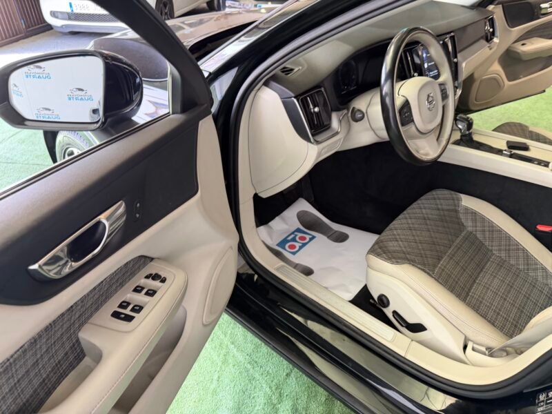 VOLVO V60 D4