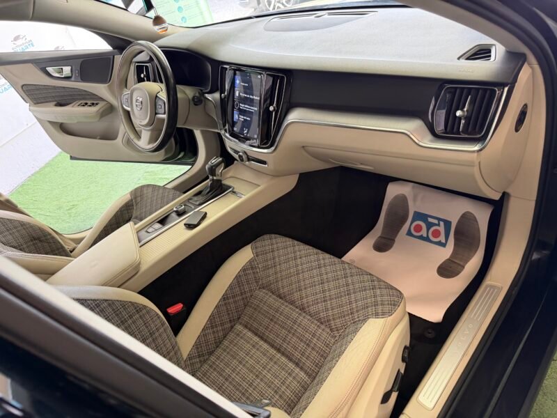 VOLVO V60 D4